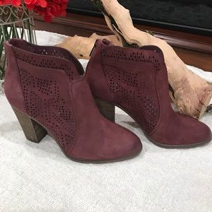 VINCE CAMUTO Suede Booties Size 7